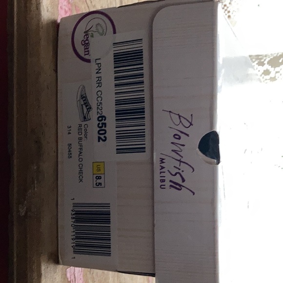 Women’s size 8.5 Blowfish Malibu sneakers . Never worn! Red Buffalo check design - Picture 5 of 9